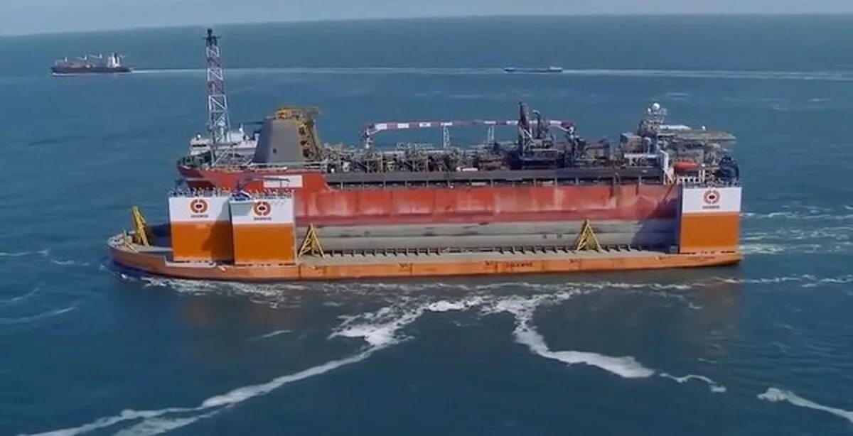 Судно видео. Dockwise Vanguard корабль. Самый большой в мире корабль - док (Dockwise Vanguard). Knock Nevis судно. Супертанкер Knock Nevis.