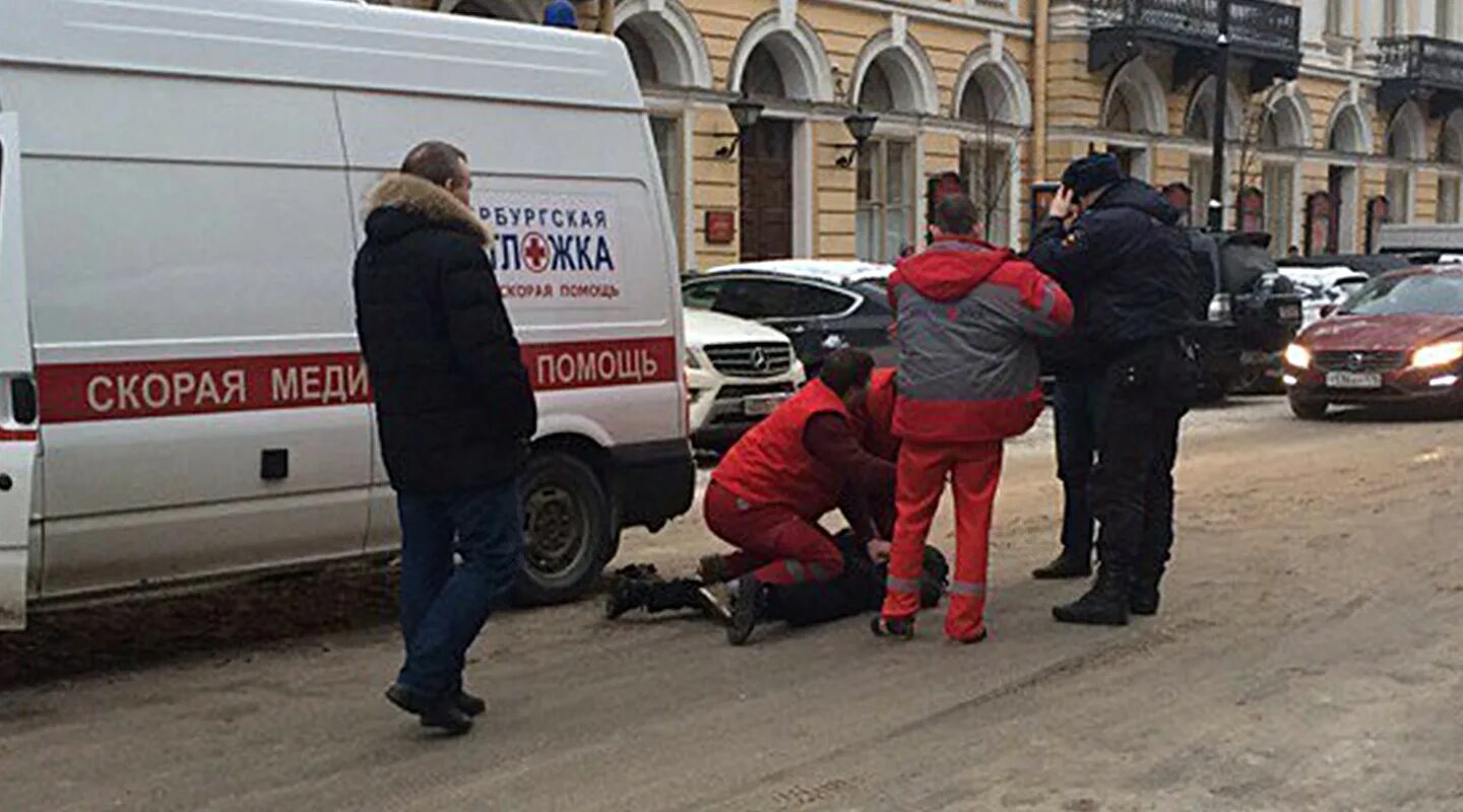 Нападение на врача. Нападение на врачей скорой помощи.