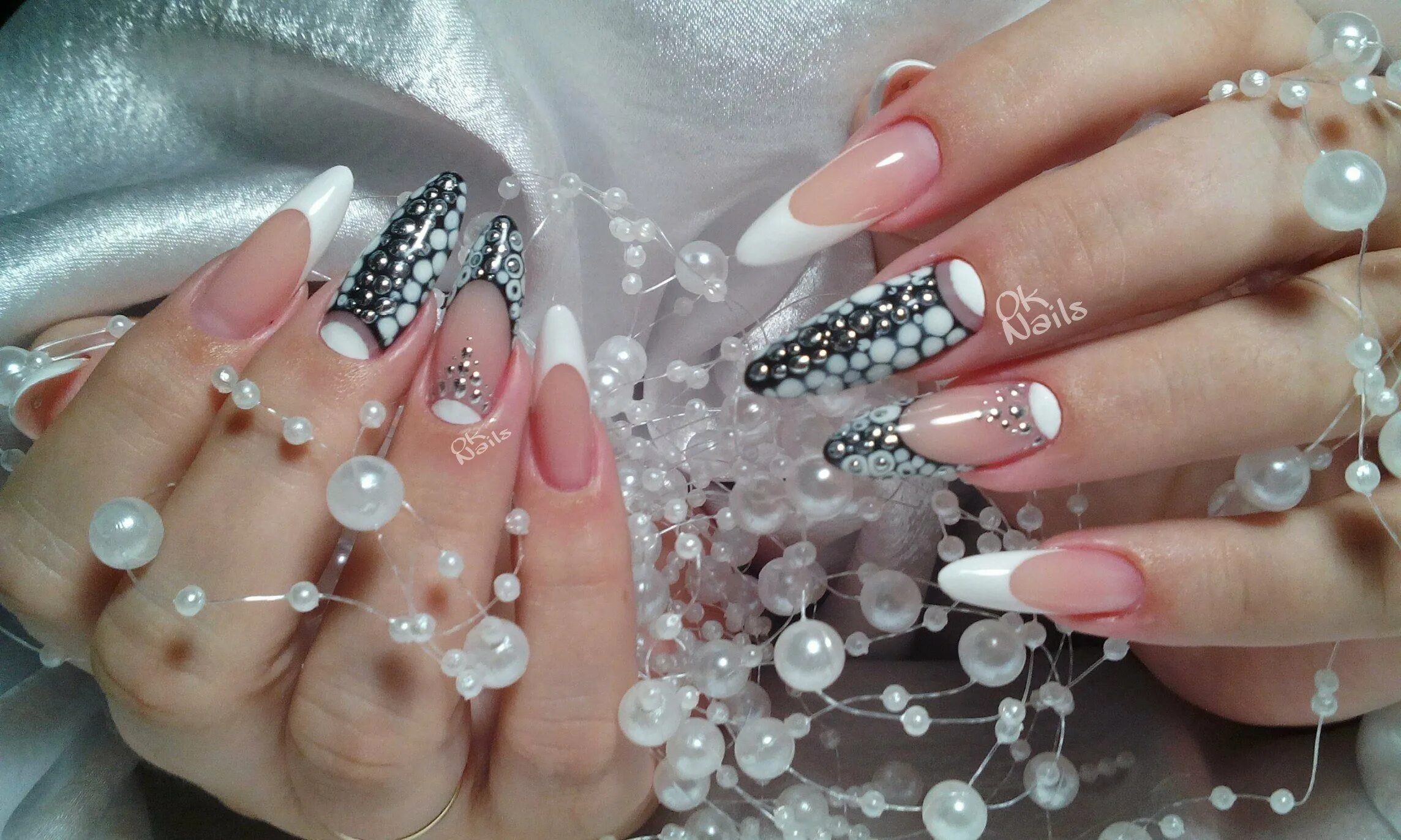 длинные ногти со стразами