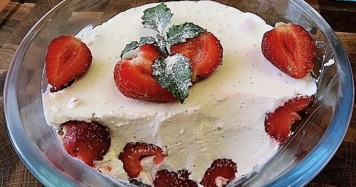 Творог с желатином. Классический чизкейк крем смешиваем с желатином. Творожные полоски. Творожный десерт. Десерт из творога с желатином и ягодами.