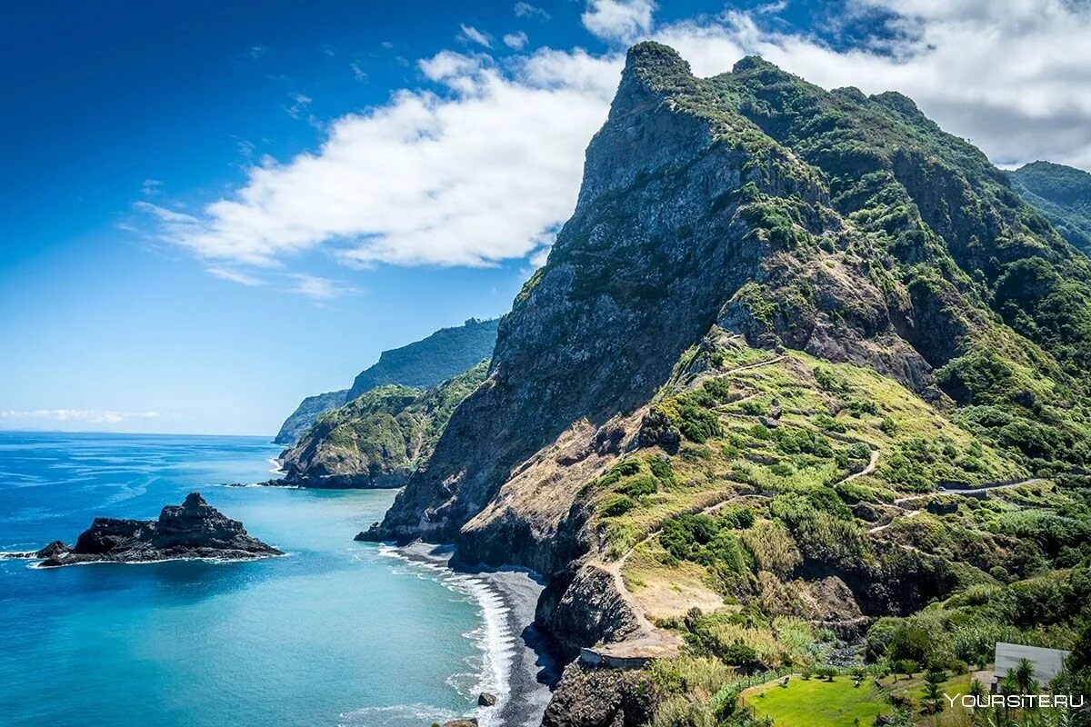 Португальский остров. Мадейра Португалия. Португальский остров Мадейра. Мадейра остров Фуншал. Остров Мадейра природа.