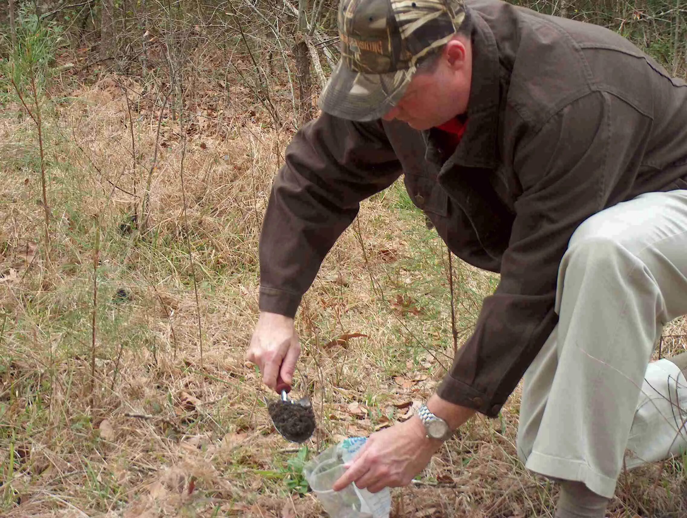 Отбор почвы для исследования. Обследование почвы. Отбор проб почвы. Экспертиза почвы. Микробиологическое исследование почвы.
