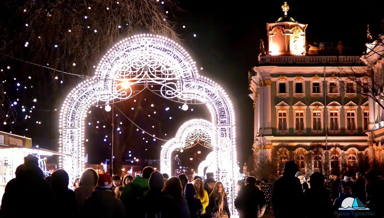 гуляние на новый год в спб. ёлка на дворцовой площади в санкт-петербурге 2020. новый год на улице. спб елка на дворцовой 2022. питер в новогодние праздники.