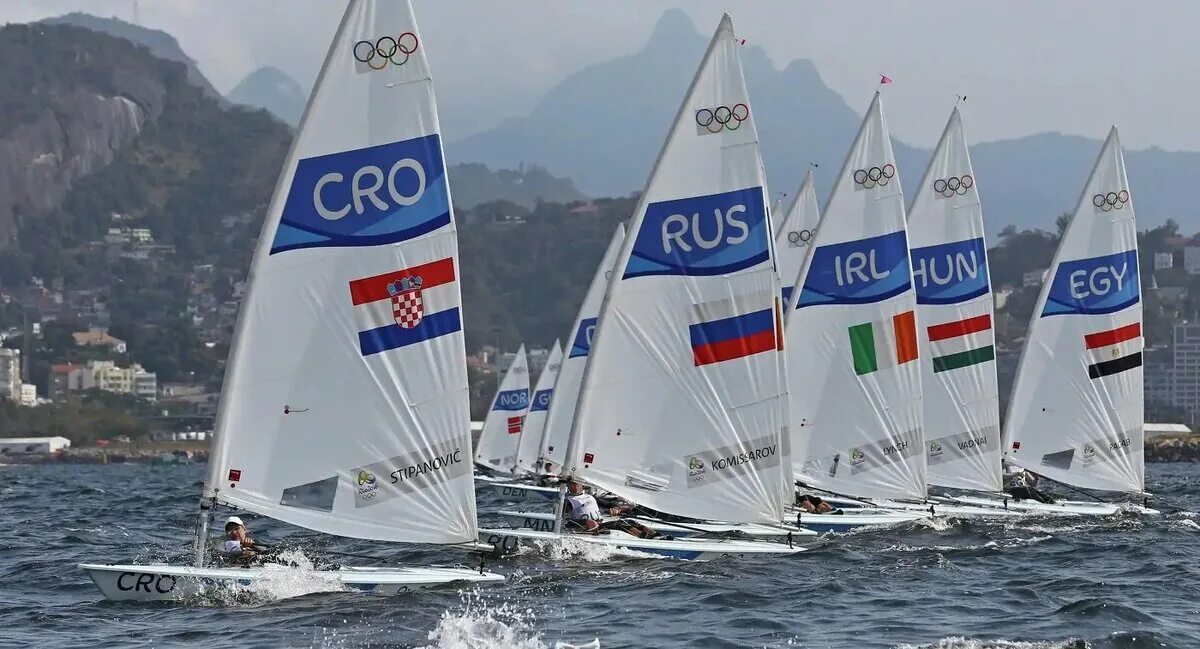 Парусный спорт олимпийский вид спорта. Парусный спорт на олимпийских играх. Парусная олимпийская гонка. Парусный спорт на олимпийских играх 1988. Олимпийский игры по парусному спорту.