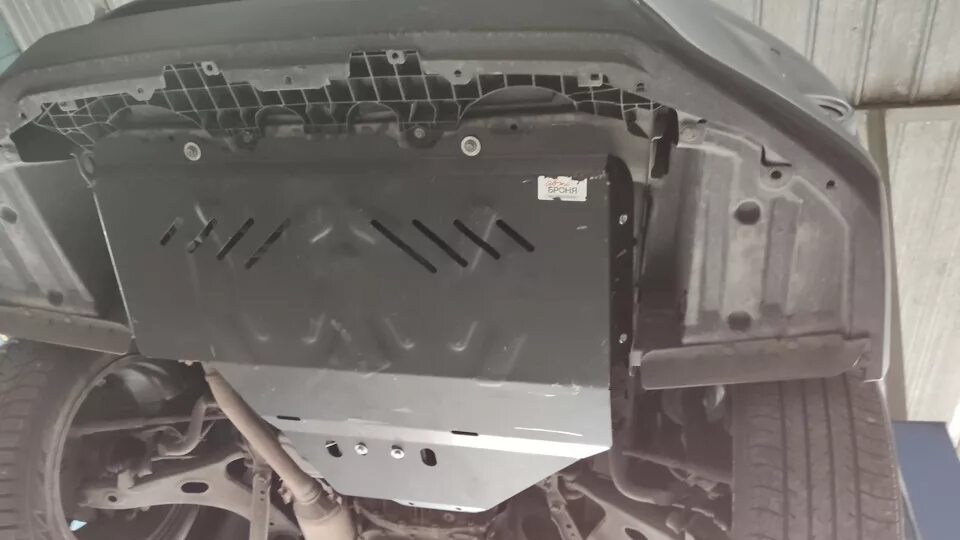 Броня двигателя. Защита двигателя лачетти. Защита двигателя нива 21214 броня. Защита картера двигателя тойота королла 120 автоброня. Защита днища приора.