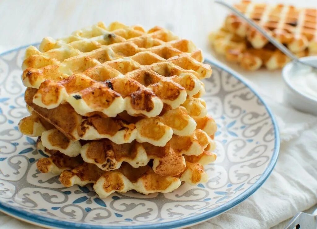 мягкие творожные вафли рецепт. творожные вафли в электровафельнице. творожные вафли в электровафельнице. вафли с творогом в электровафельнице. вафли из свеклы в вафельнице.