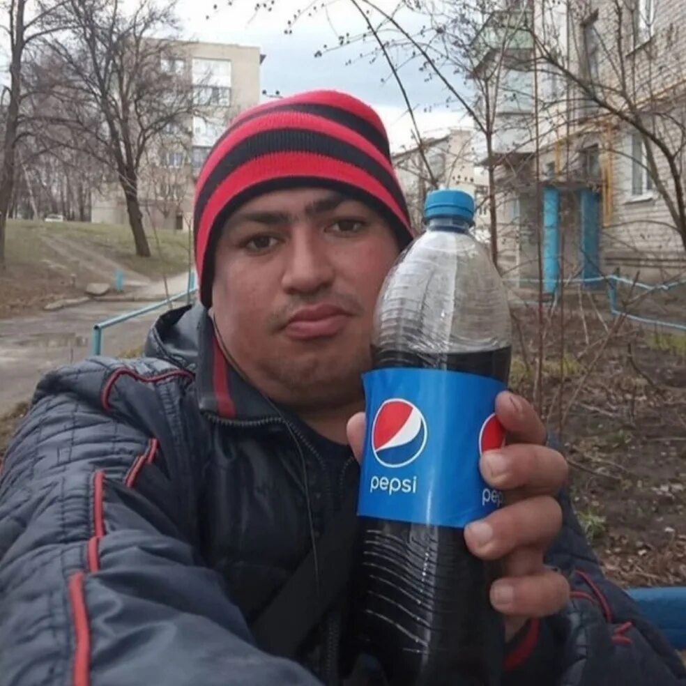 Пепсикольный это. Дима михно пепсикольный. дима михно пепси кола. любимый напиток пепси кола. чел с пепси.