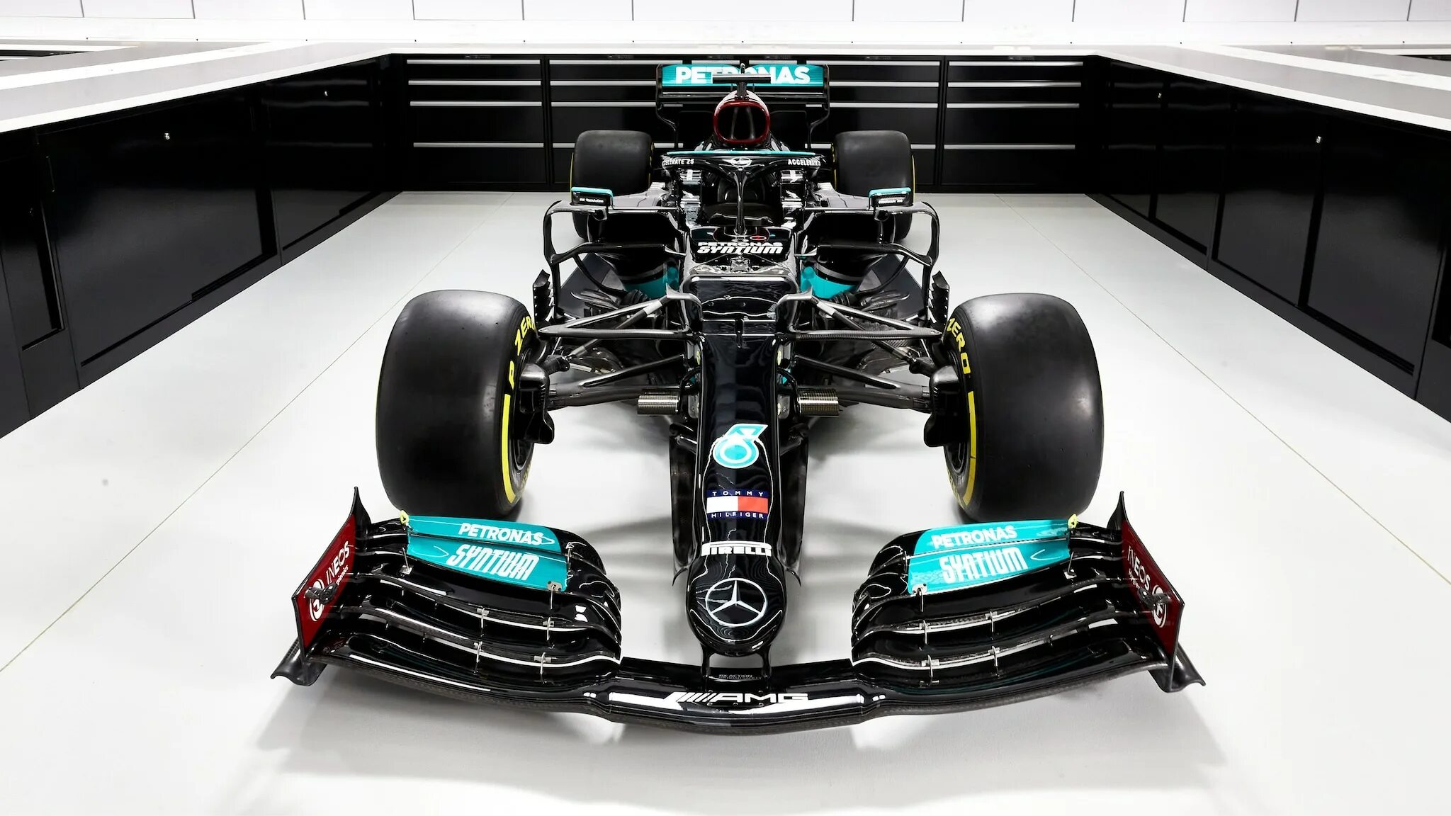 Mercedes w12 f1. Mercedes AMG Petronas f1 w12. Mercedes w12 f1 2021. Болид ф1 Мерседес 2021.