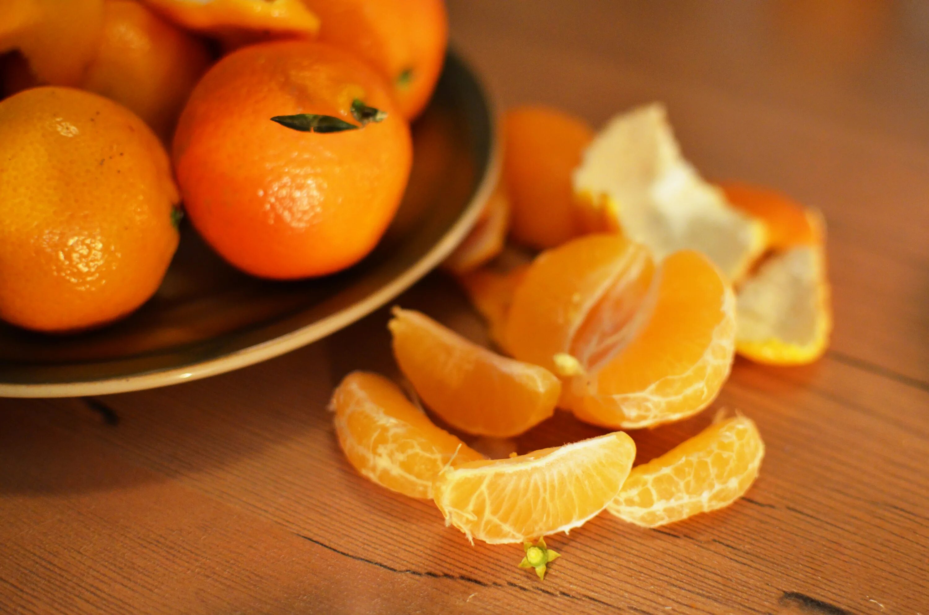 Почему мандарин оранжевый. Мандора цитрус. Мандора мандарин. Померанец апельсин. Мандарины Минеола.