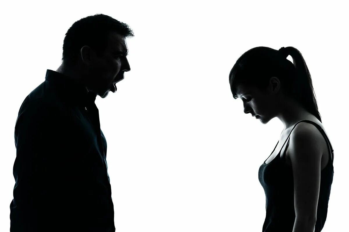 Отец и дочь принудительный. Мужчина и женщина ссорятся. отец и дочь ссора. ссора папы с дочкой. ссора родителей тень.