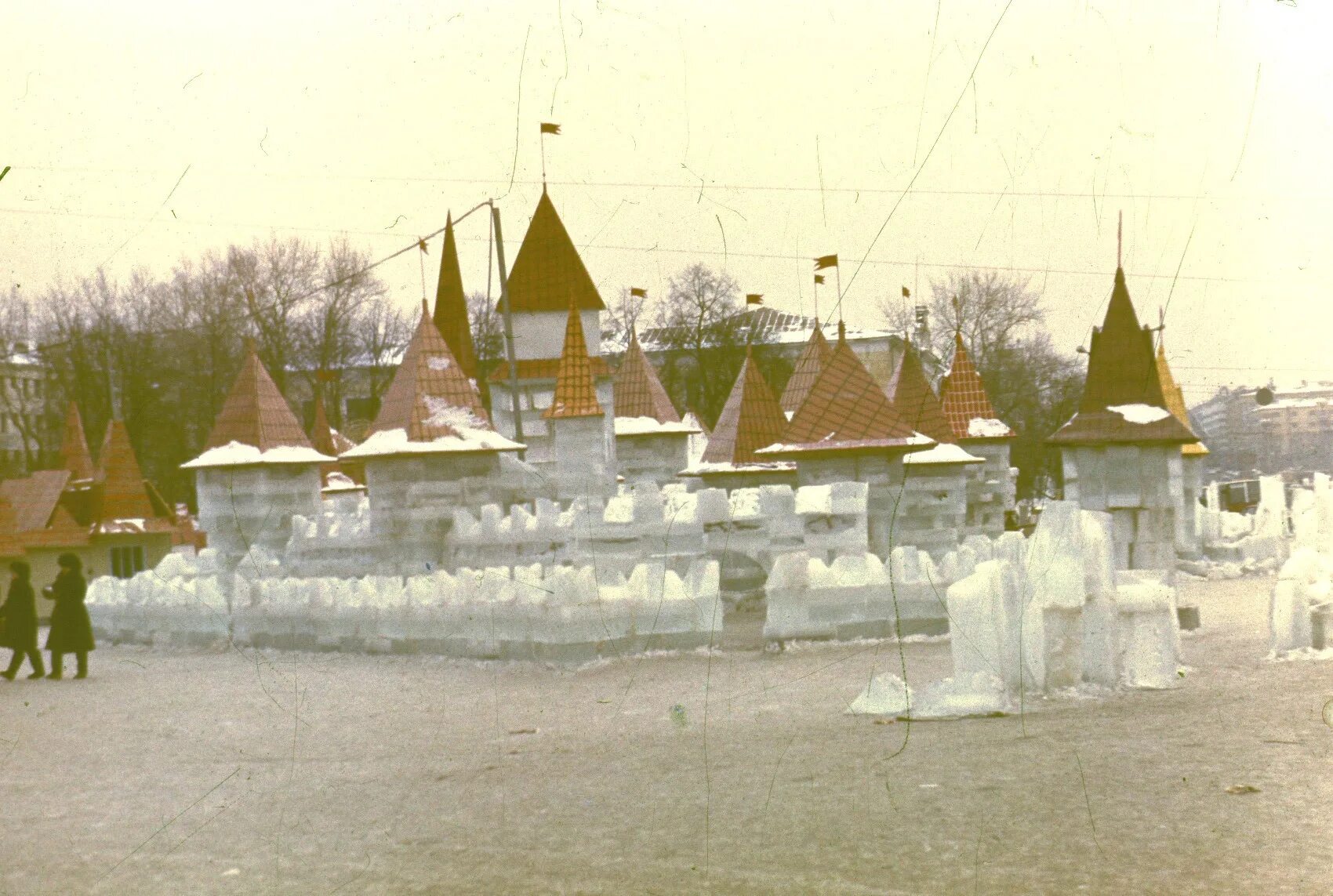 СССР Свердловск ледяной городок. Снежный городок на площади 1905 в Екатеринбурге в 70е годы фото. Городок 90