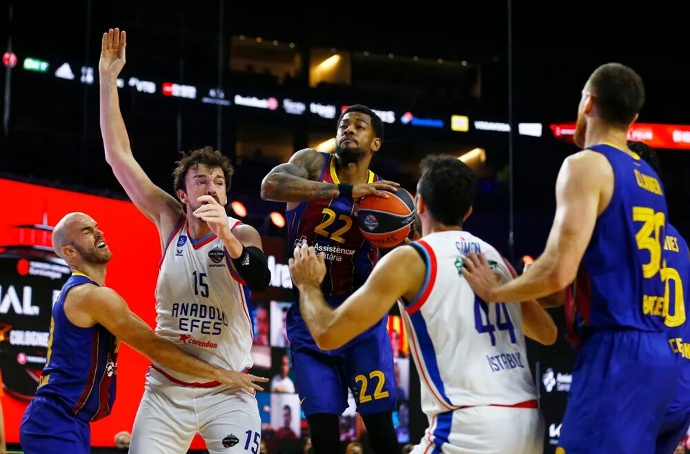 Барселона эфес. Efes basketball. анадолу эфес. efes basketball hall. анадолу эфес женщины.
