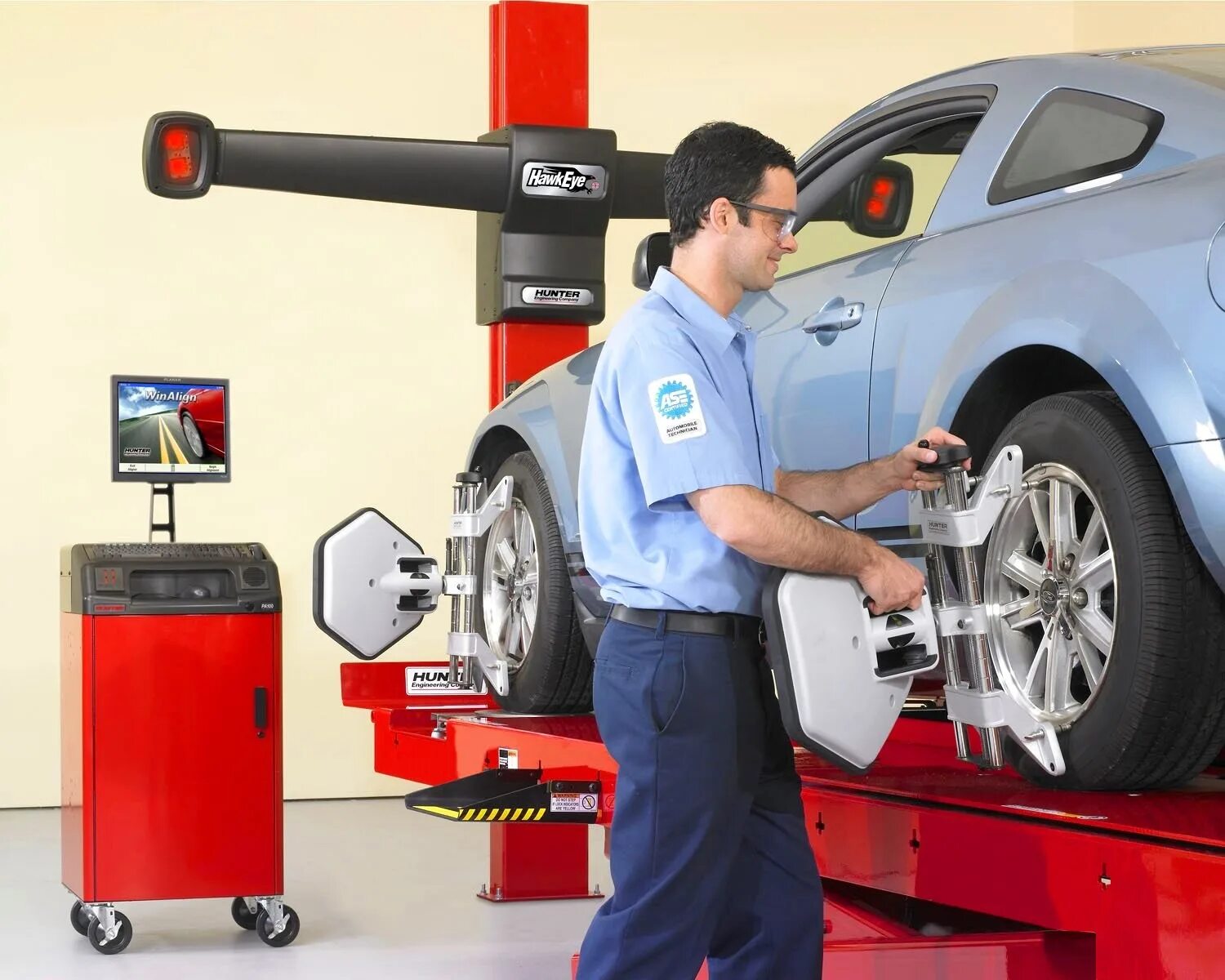 Hawkeye стенд развал схождения. Автосервис сход развал. Bosch fwa стенд сход развал. Сход развал работы. Развал схождение авто.