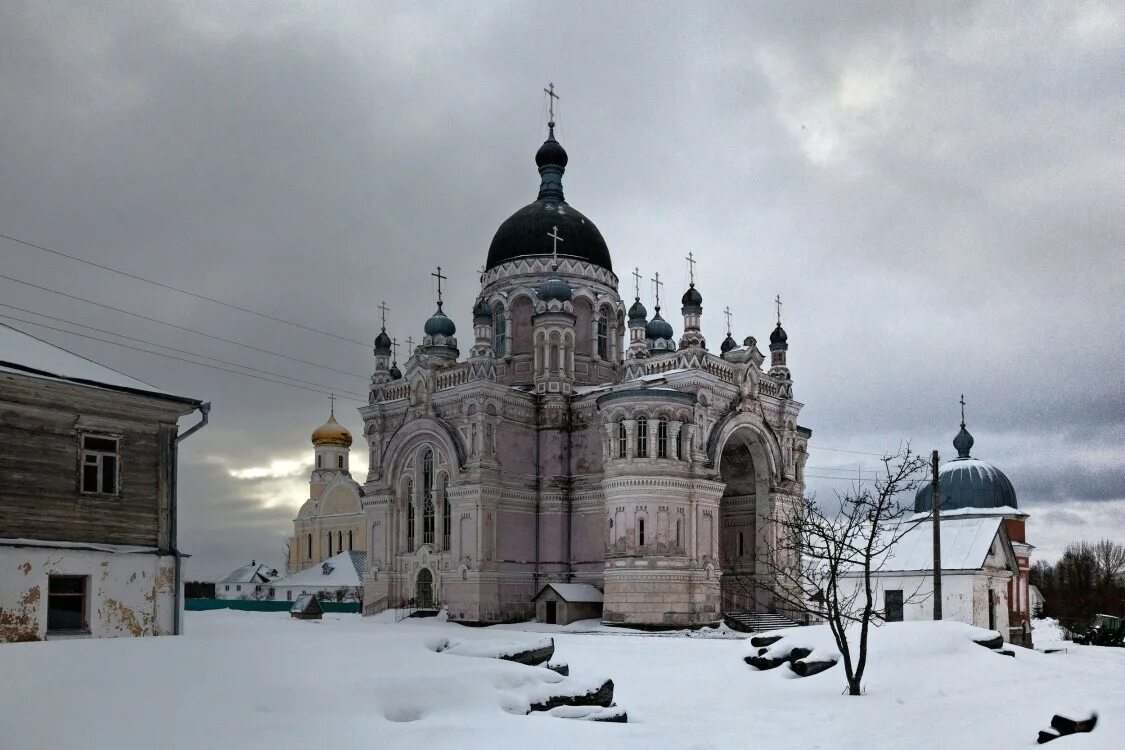 Мощи в вышнем волочке. Казанский монастырь Вышний волочёк. Казанский женский монастырь в Вышнем Волочке. Монастырь Вышний Волочек Тверская область.