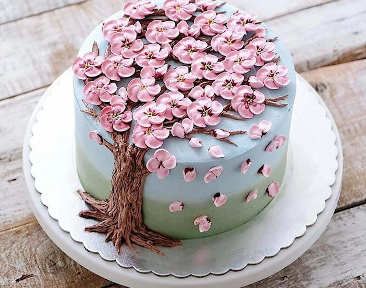 Торт украсить красивые день рождение. Украшение торта. Красивые торты. Необычное украшение торта. Декор торта на день рождения.