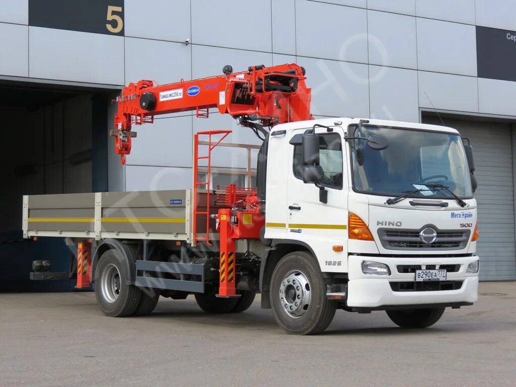 Манипулятор с пробегом. Кму kanglim 1256. hino 500 кму kanglim ks2056. кран 1256 kanglim. хино манипулятор 5т.