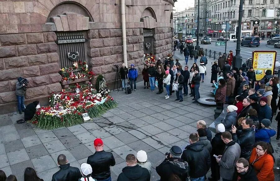 Петербург терроризм. Теракт в метро Технологический институт. Теракт Сенная Технологический институт метро. Теракт в Санкт Петербурге 2017. Взрыв в метро Санкт Петербурга 2017.