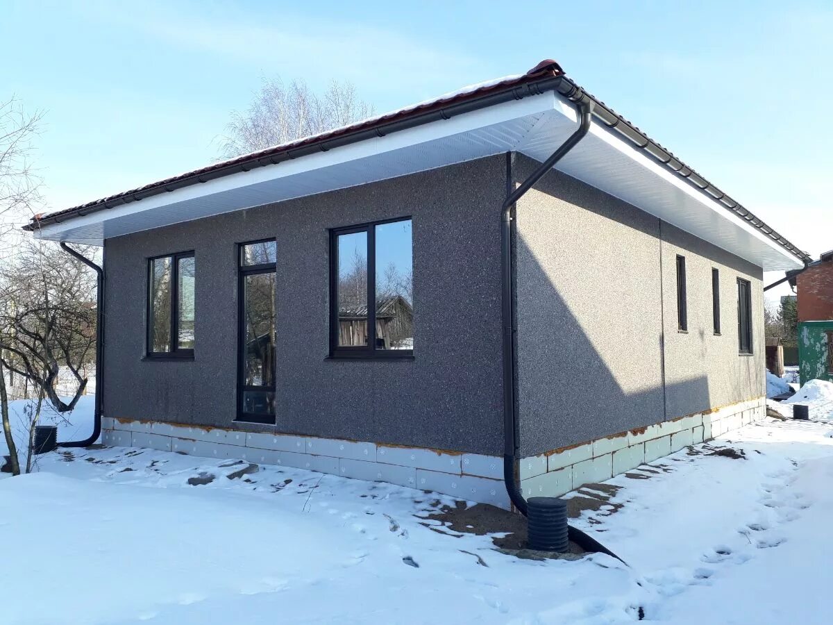 Дом из жб панелей. Дом из железобетонных панелей. Панельные домокомплекты жби. Дом из плит жби. Малоэтажное панельное домостроение жби.