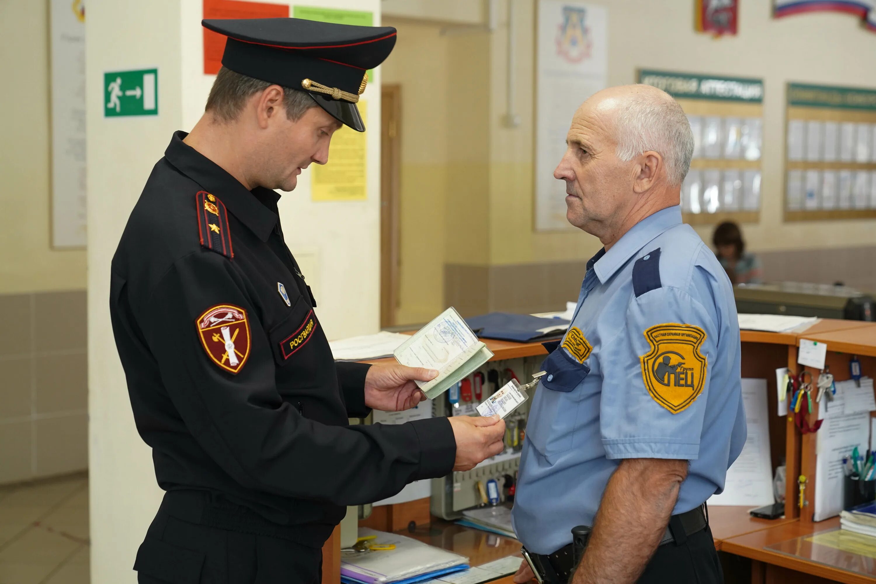 охранник в университете. охранник в школе. чоп в школе. вооруженная охрана в школе. новое в охране школ.