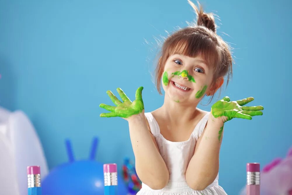 Kid paint. Креативные дети. Дети творчество. Детское творчество. Веселые дети.