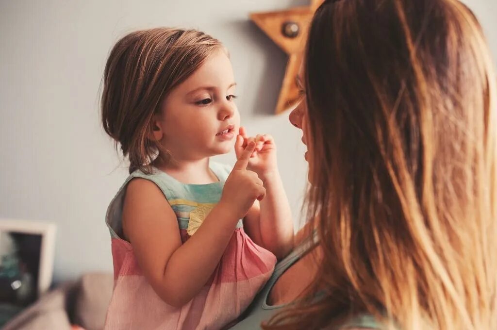 Мать с ребенком. Красивая мама с ребенком. Мама и дочка. Мама и дочка. Счастливая мама с ребенком.