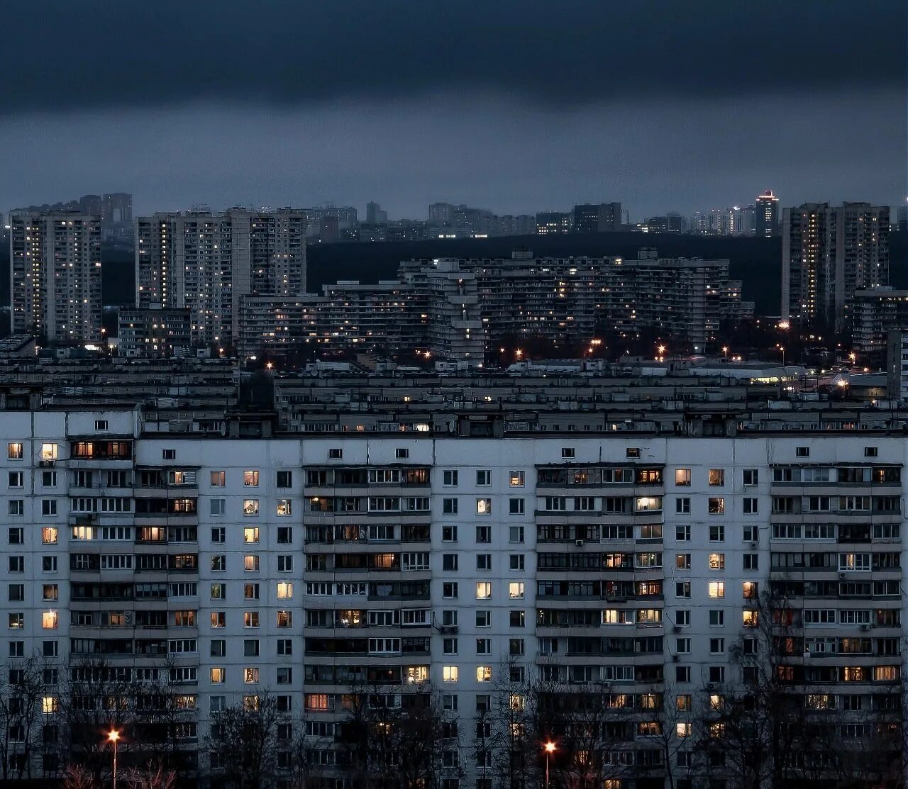 Панельная москва. Многоэтажки Северное Чертаново. Чертаново Северное гетто. Город спальный район Сумерки. Эстетика района Чертаново.