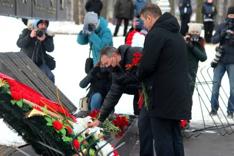 Кто поднял знамя в день освобождения новгорода. Годовщина освобождения Новгорода. Годовщина освобождения Новгорода 2017. Герои освобождавшие Новгород-.