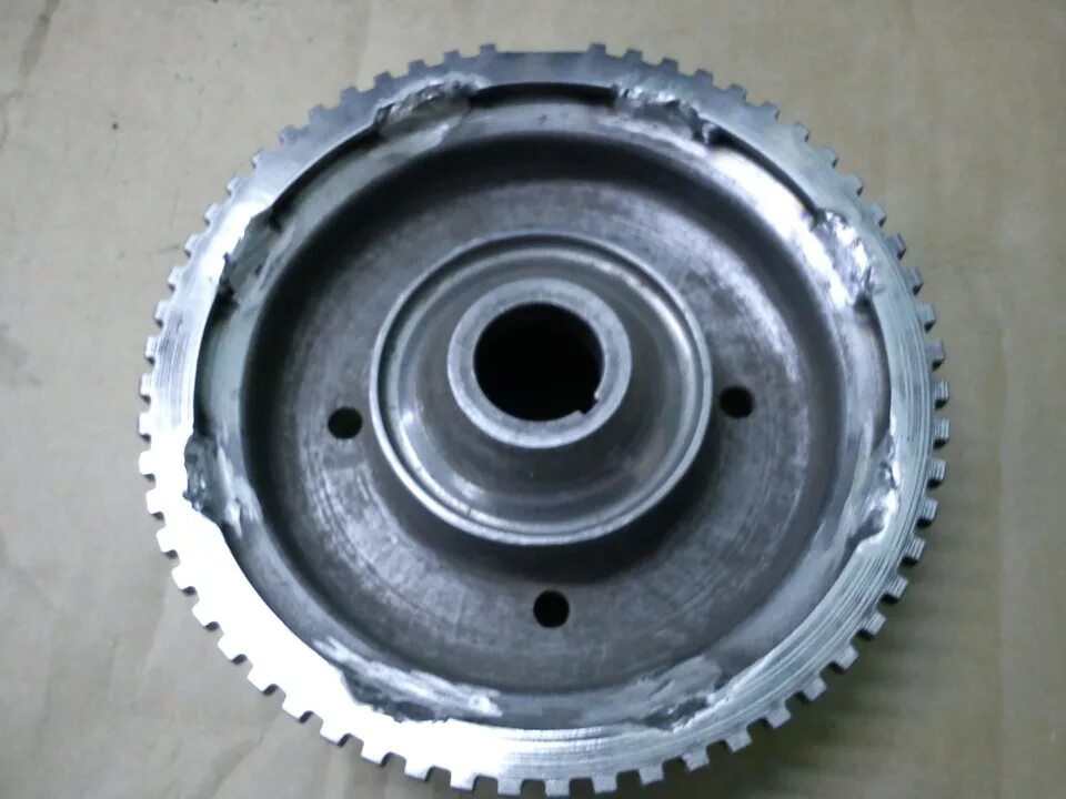 Шкив коленвала ауди 80 январь. Шкив датчика коленвала. 5 8кл. Кронштейн датчика коленвала ваз 2115. Шкив датчика коленвала.