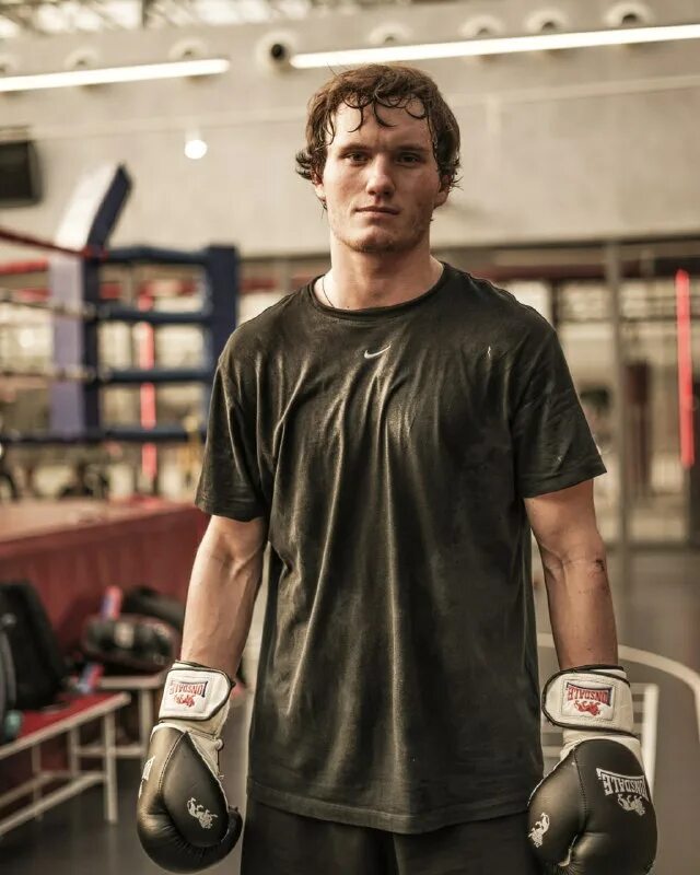 адриан мартинес боец. питер макнил боксер. анхель мартинес боксер. боксер на ринге. боец шарафутдинов дамил.