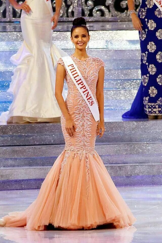 Меган Янг, Филиппины, 2013. Miss dresses