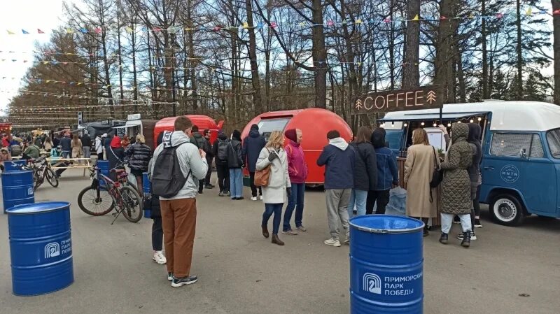 Фуд парковка. Фуд паркинг Приморский парк Победы. Фуд паркинг в парке Горького. Пикник на обочине фуд паркинг. Пикник на обочине СПБ фуд паркинг.