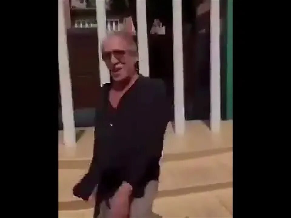 Танцующий челентано видео. Танцующий челентано видео. Адриано челентано танцует. Челентано танец на винограде. Адриано челентано танцует на винограде.