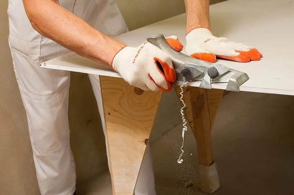 Розетки под обои. Схема укладки линолеума на бетонный пол. Обрезка стены. Chair rail. Стена из деревянных брусков.