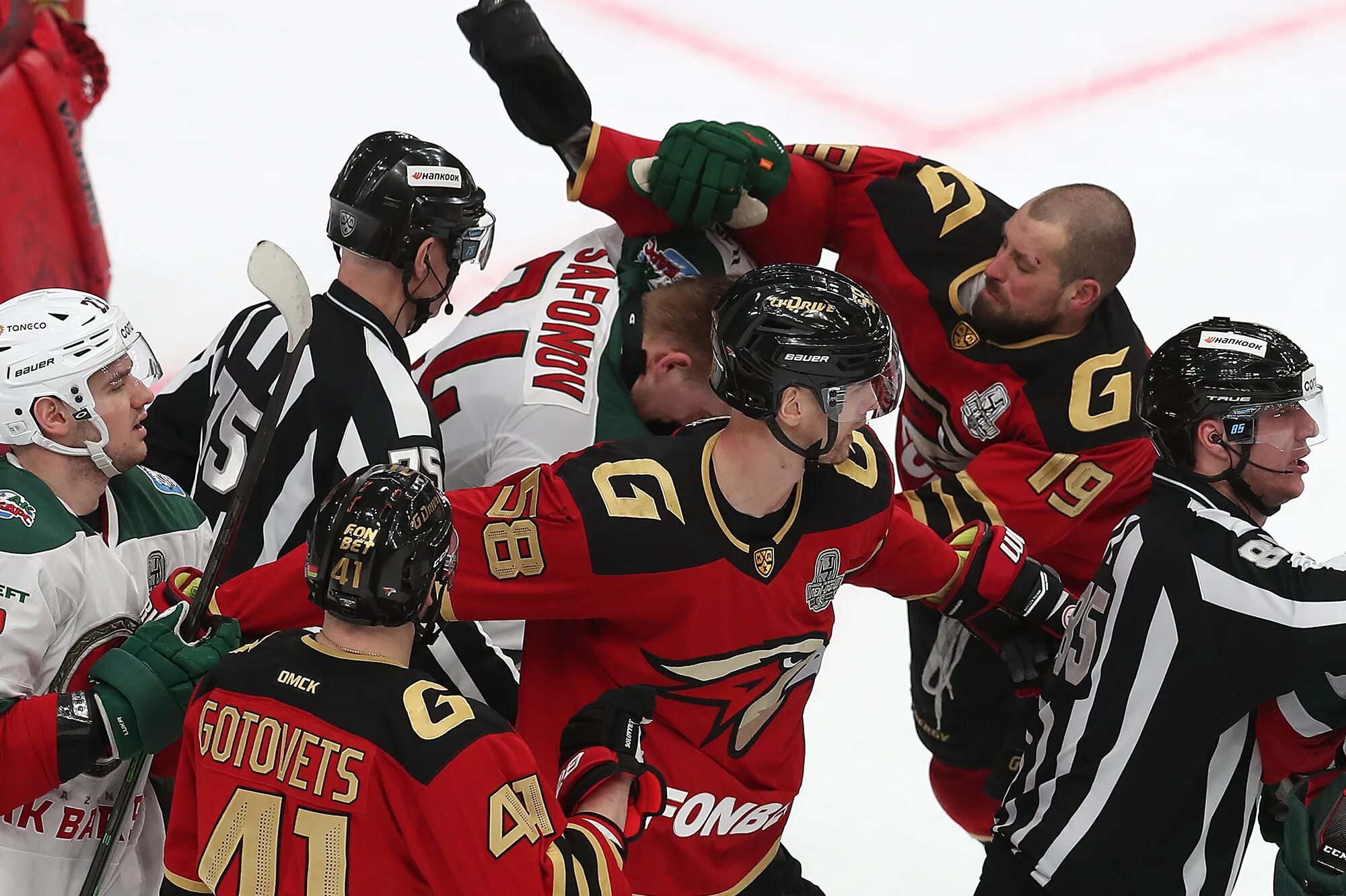 Navbaxor vs metallurg. Во сколько сегодня играет авангард по омскому. Хоккей полуфинал. Во сколько сегодня играет авангард по омскому. Авангард екатеринбург хоккей.