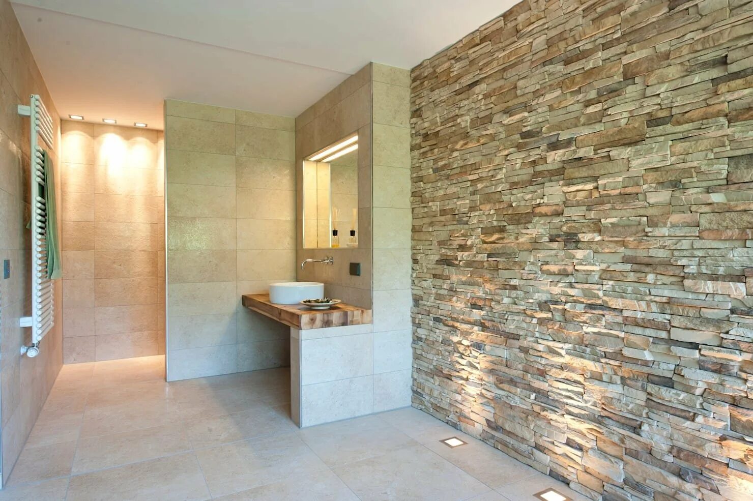 Плитка под камень для ванной. Натуральный камень в ванной. Плитка под камень для ванной комнаты. Натуральный камень в ванной комнате.