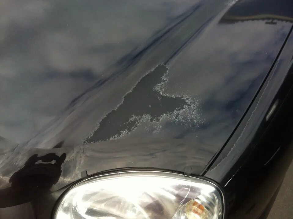 Полез лак на авто. Слез лак на авто. облез лак на автомобиле. пробил лак при полировке. полез лак на авто полировка.