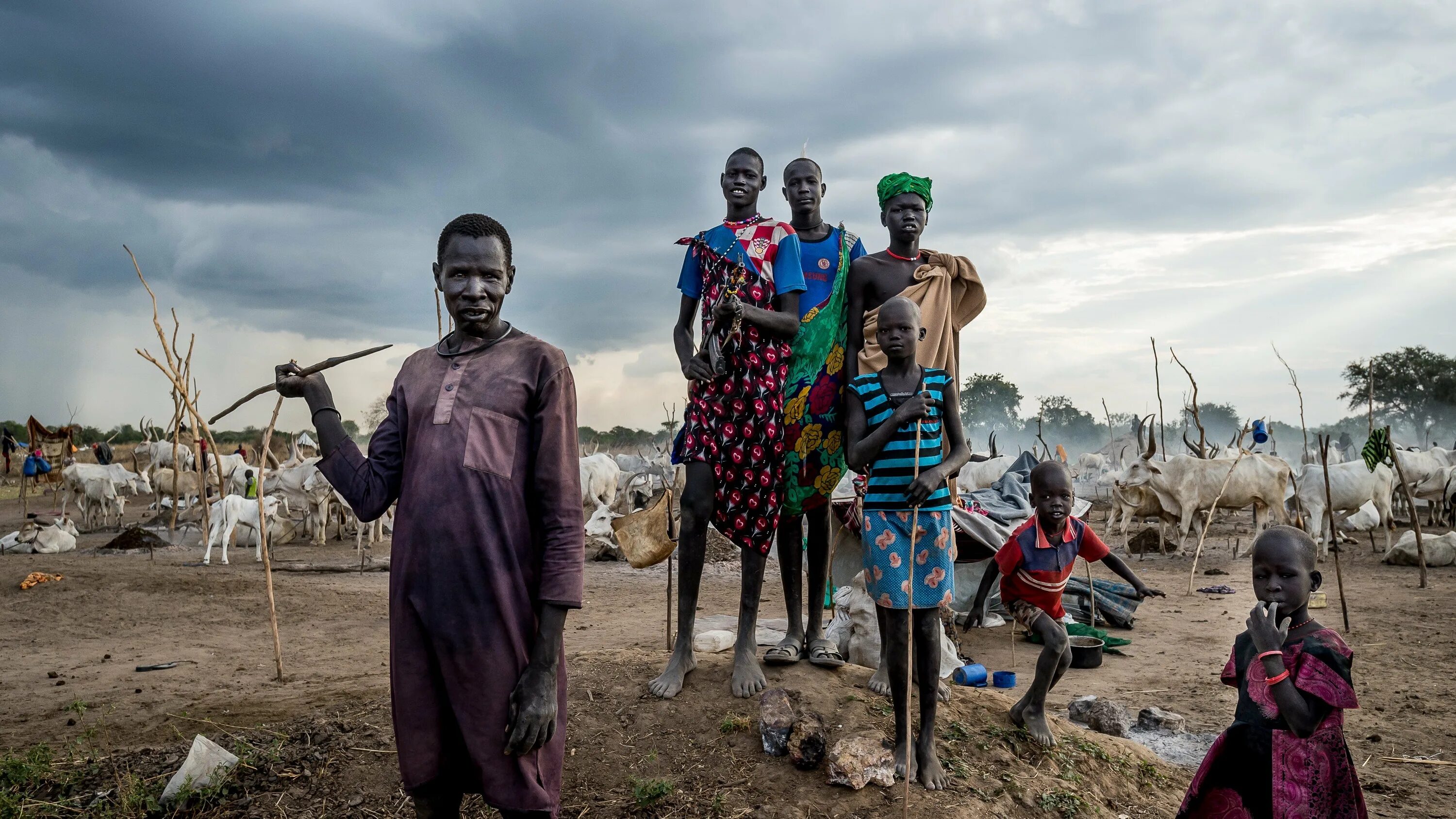 Южный Судан нац костюм населения. Суданцы народы Судана. Республика Южный Судан. Африка нищета Южного Судана.