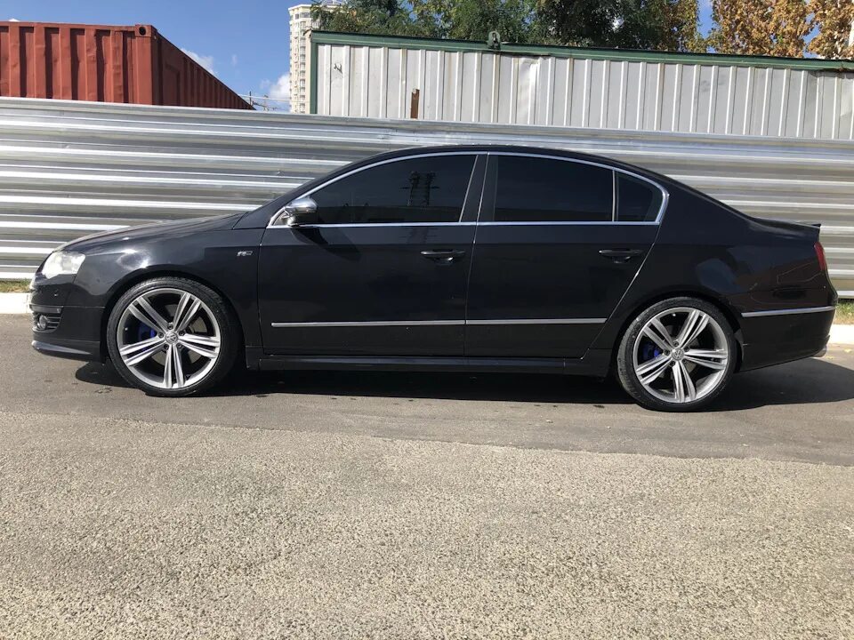 Диски на б 6. Volkswagen Passat b7 r-line. VW Passat b6 r19. Диски на Фольксваген Пассат б6. Пассат б6 r18.