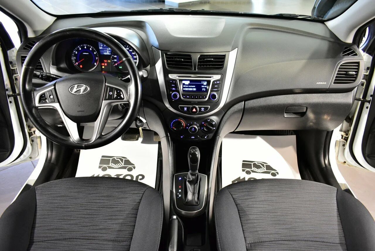 Hyundai Solaris 2015 Interior. Hyundai Solaris 2015 салон. Hyundai Solaris 2015 хэтчбек салон. Hyundai Solaris 2015 салон автомат. Солярис 2015 год автомат