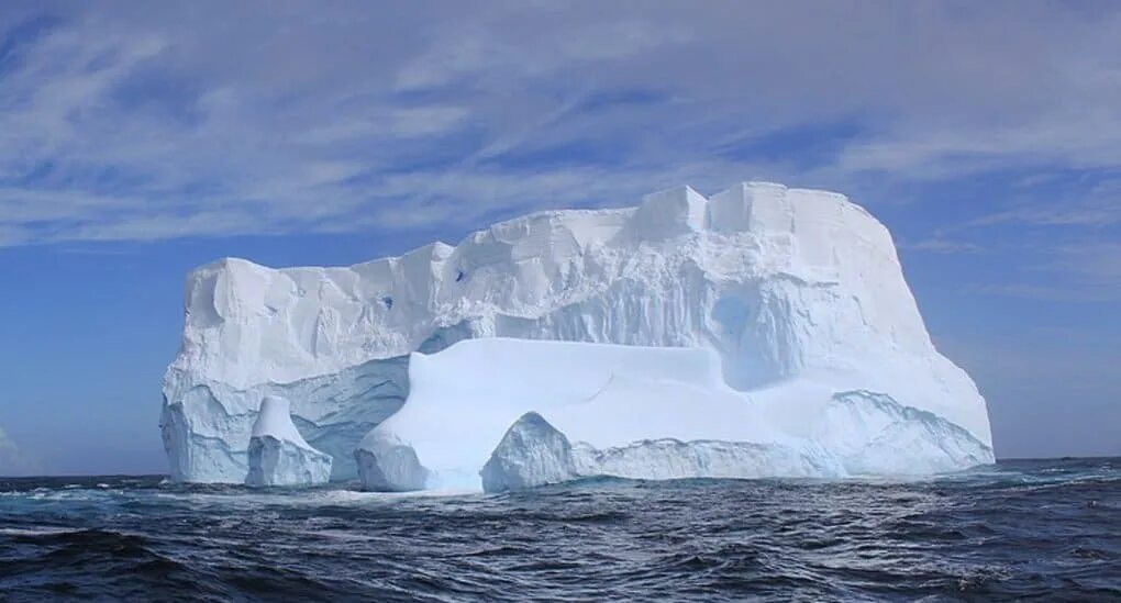 Iceberg. Айсберг а 76. Самый большой Айсберг. Айсберг фото. Льдина весом 20 кн плавает в воде