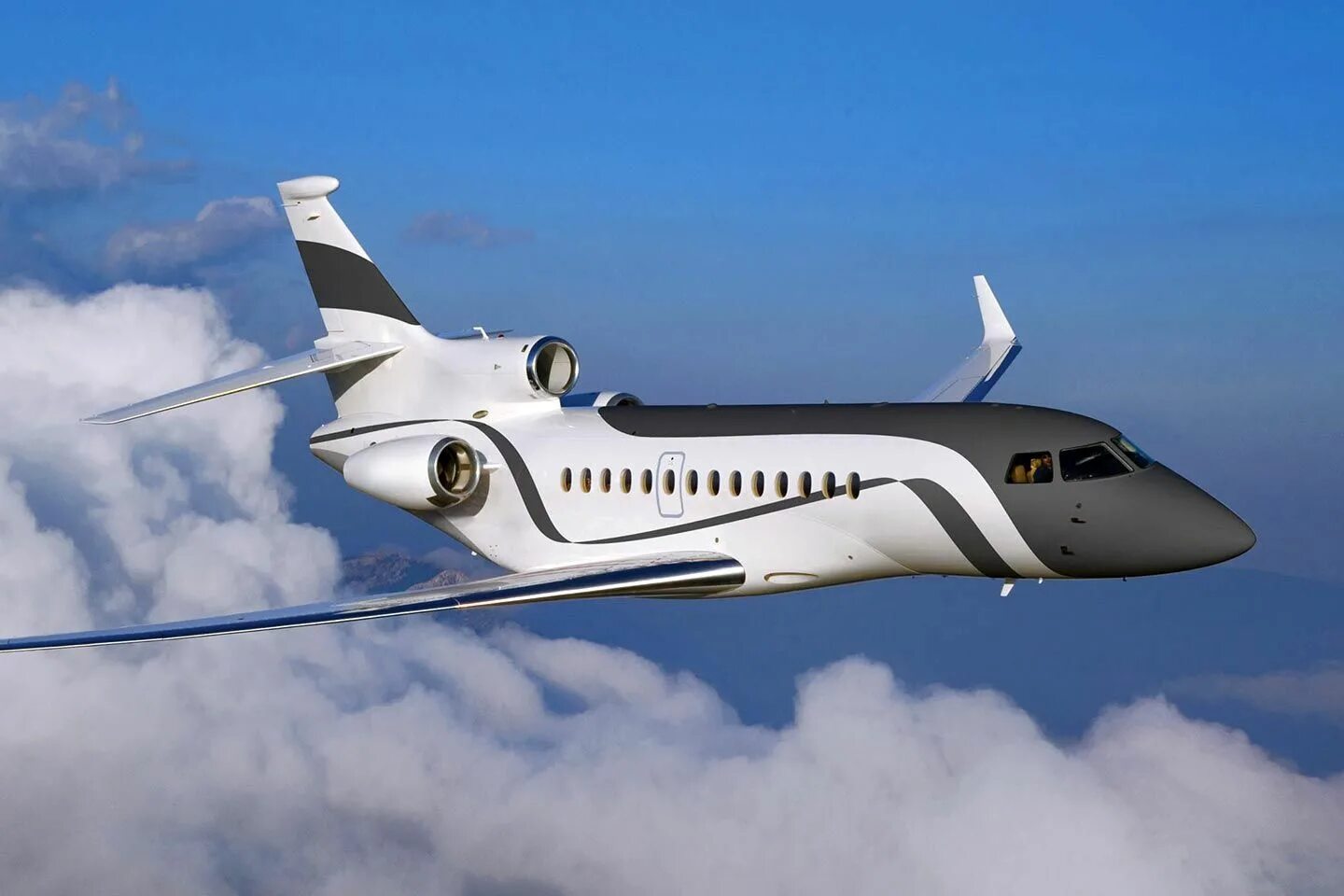 Характеристики самолета фалькон 10. Falcon 7x. бизнес джет фалькон 7х. dassault falcon 7x. самолет dassault falcon 7x.
