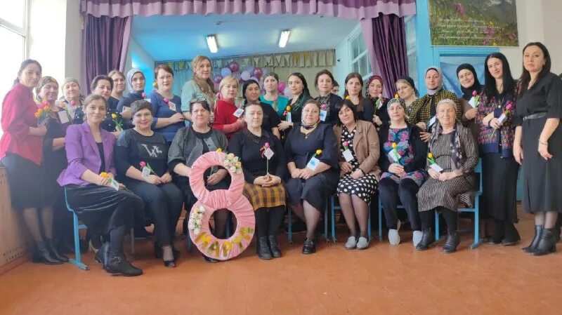 1009072. международный женский день в школе. 02 2023. лица сферума 2023. 820-4635065.