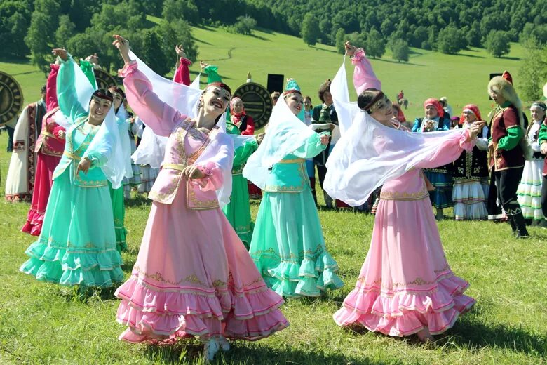 Сабантуй уфа. Национальный праздник башкир Сабантуй. Праздники Башкиров Сабантуй. Татарский народный праздник Сабантуй.