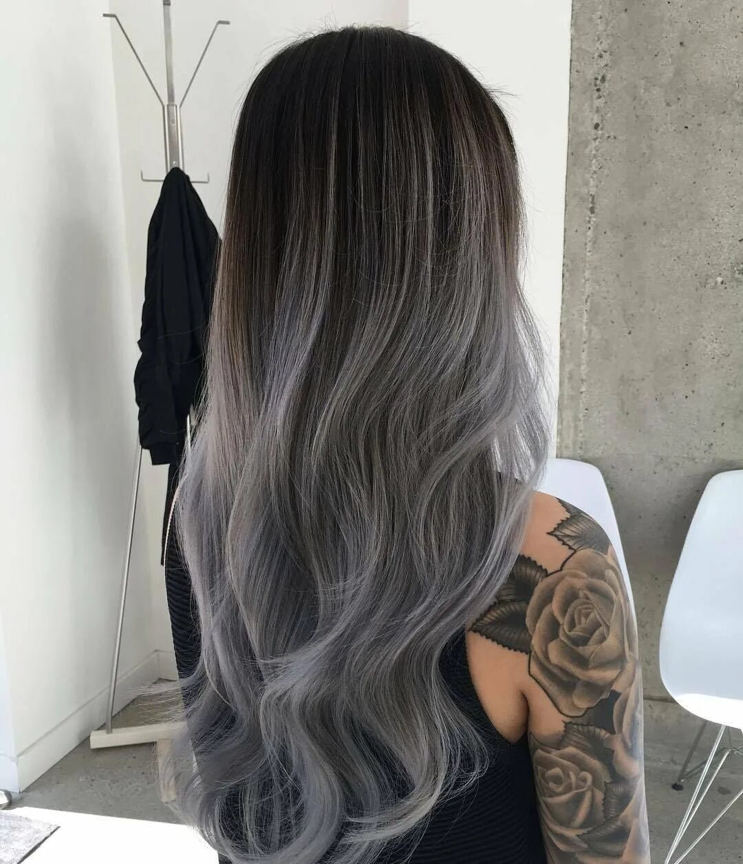 Пепельное омбре на темные волосы длинные. Grey Ombre hair. Пепельное омбре на темные. Окрашивание волос 2022 темно пепельный.