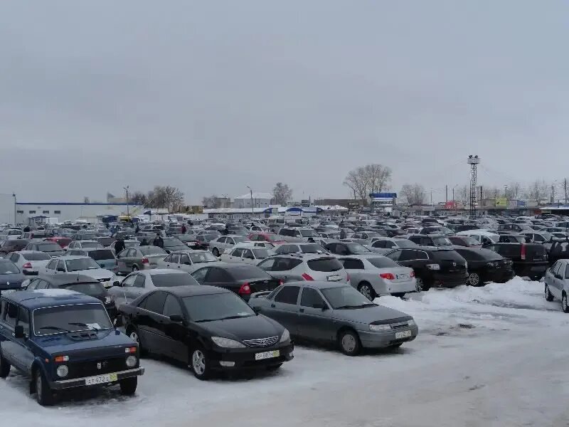 Омск купить б у автомобиля. Авторынок. Автомобили авторынок. Авторынок Северный. Северный авторынок Уфа.