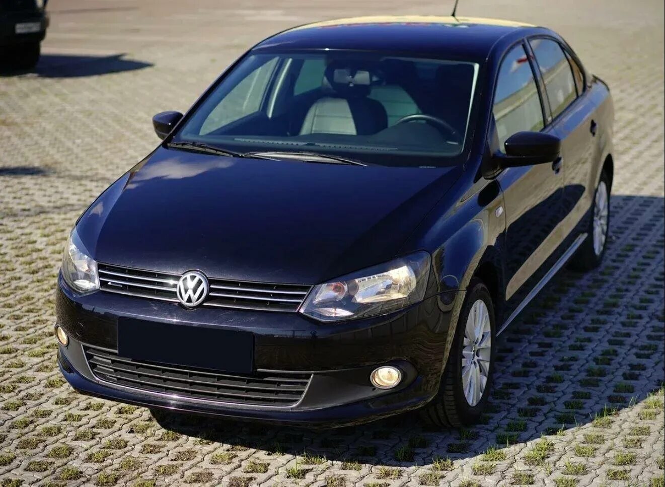 Купить новый поло цена. Фольксваген поло 5. Volkswagen Polo sedan 2015. Фольксваген поло 5 седан. Фольксваген поло 2015 черный.