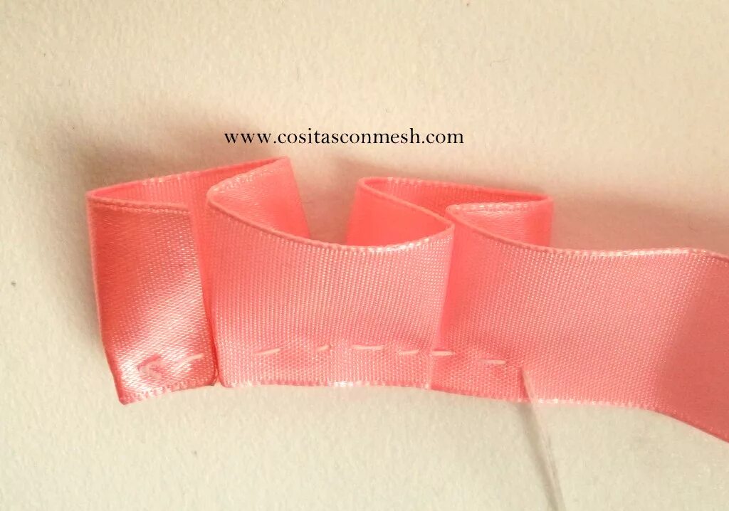 как самостоятельно сделать ленты. как самостоятельно сделать ленты. мастер класс георгиевская лента. цветы из тесьмы. как самостоятельно сделать ленты.