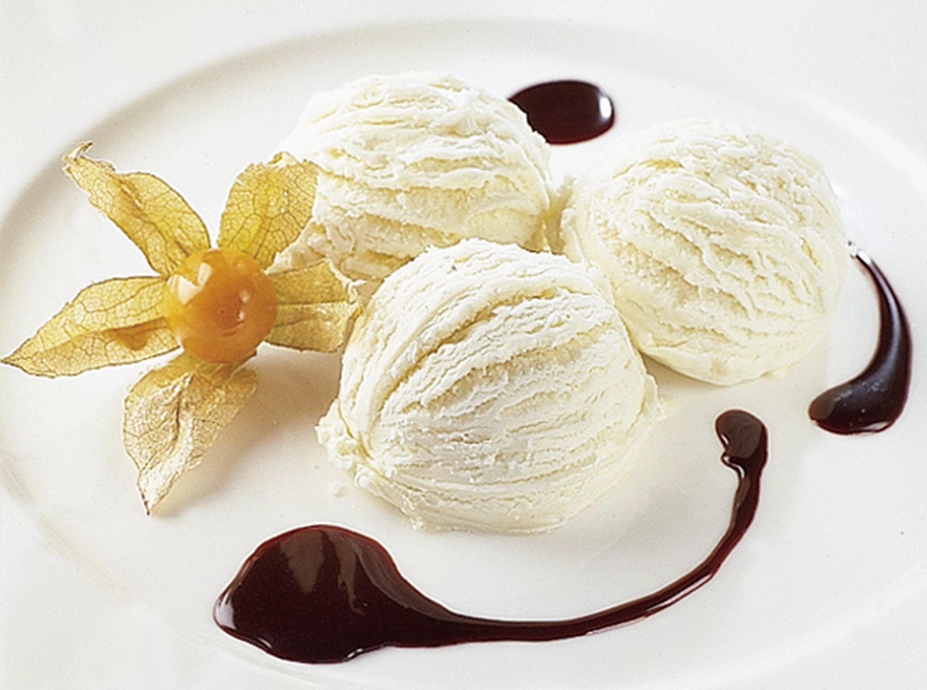 мороженое ваниль. ванильный крем. мороженое с ванилью. мороженое с ванилью. шарик ванильного мороженого.