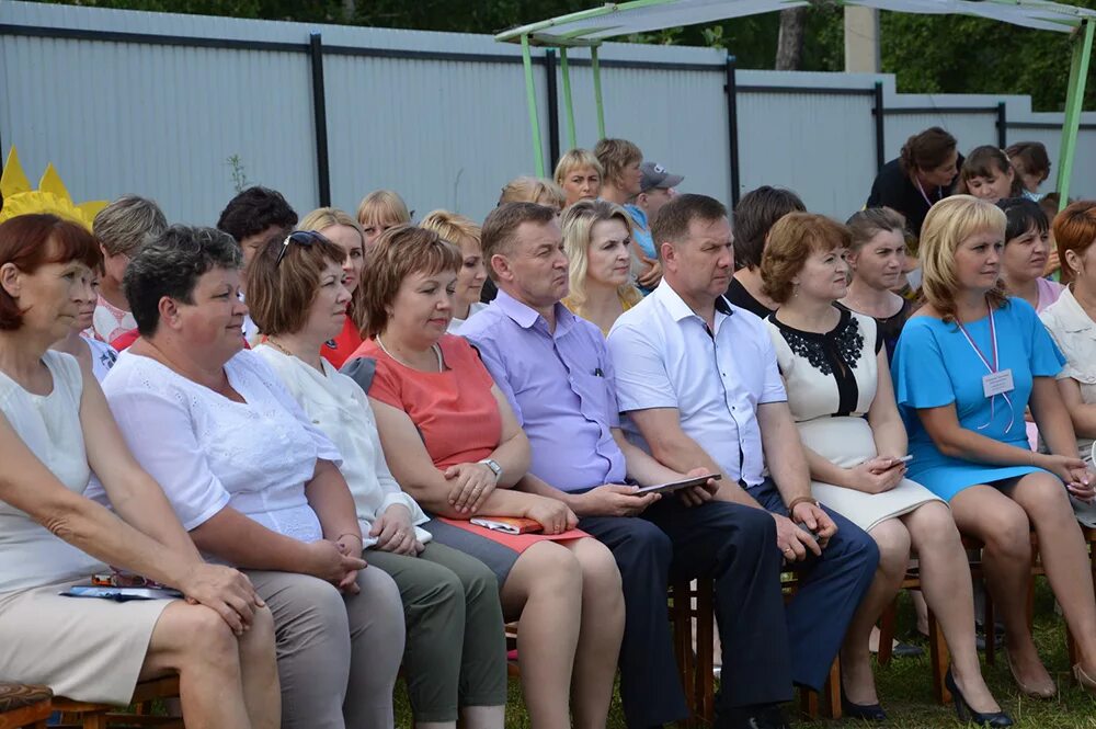 Г Никольск Вологодская область. Администрация г Никольска Вологодской области. Интернат в Вологодской области в городе Никольске. Никольск Вологодская область население 2022.