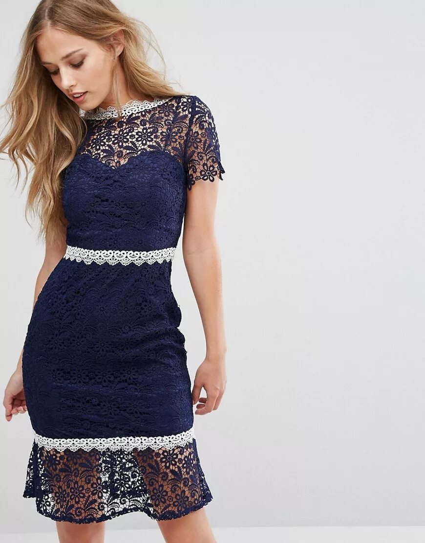 платье с кружевом по низу. платье с кружевным подолом. платья с кружевной отделкой. отделка платья кружевом. тёмно-синие кружево на платьев.